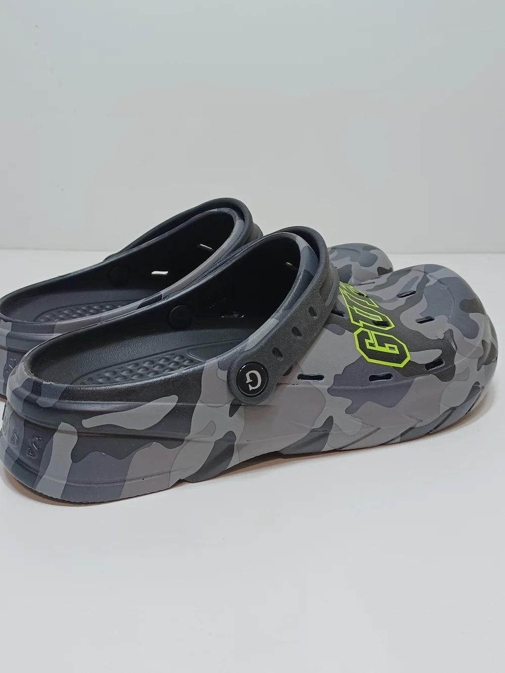 Guess Mens Gray Camo Slip-On Clogs with Neon Yellow Logo Size 10
